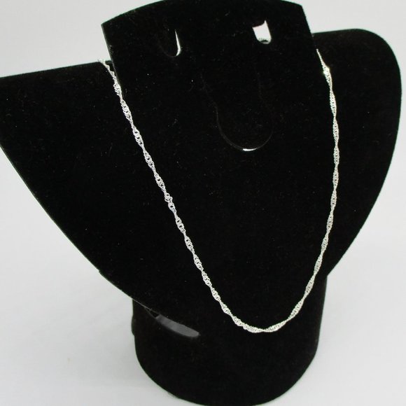 Italian Singapore Chain in Solid Sterling Silver: 16" - Picture 2 of 4